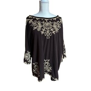 Maggie Barnes for Catherine’s gold embroidery designed short sleeve top size 4X